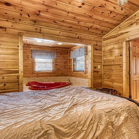 Dog Friendly, Romantic Mtn Getaway Hot Tub Pool Gatlinburg Eksteriør bilde