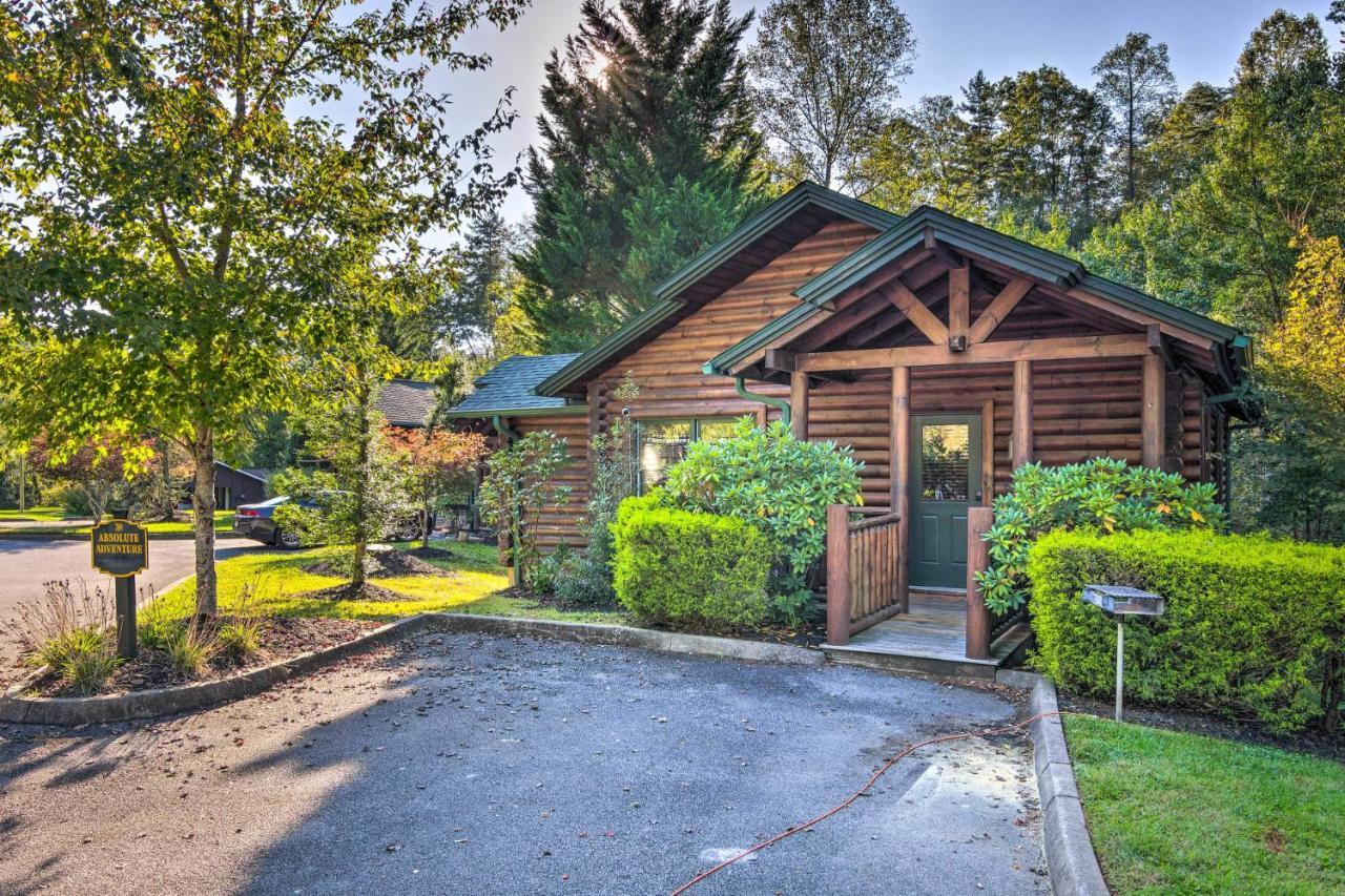 Dog Friendly, Romantic Mtn Getaway Hot Tub Pool Gatlinburg Eksteriør bilde