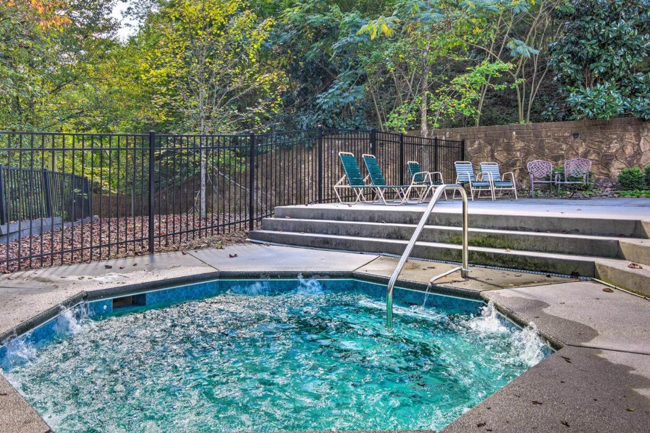 Dog Friendly, Romantic Mtn Getaway Hot Tub Pool Gatlinburg Eksteriør bilde