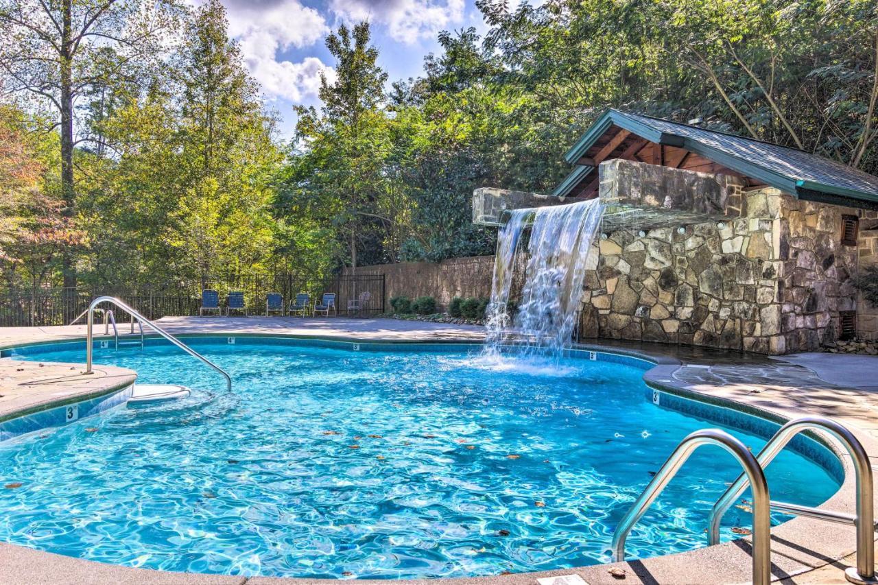 Dog Friendly, Romantic Mtn Getaway Hot Tub Pool Gatlinburg Eksteriør bilde