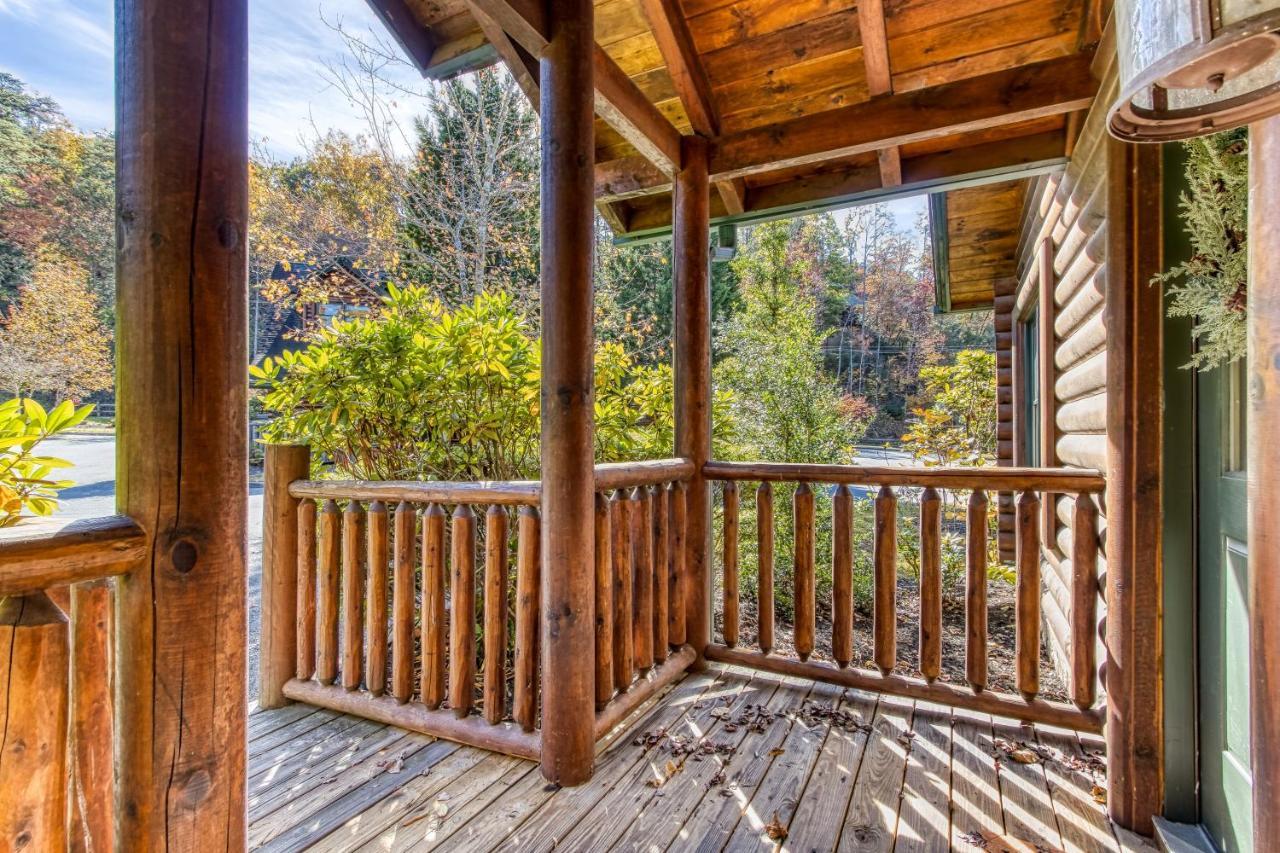 Dog Friendly, Romantic Mtn Getaway Hot Tub Pool Gatlinburg Eksteriør bilde