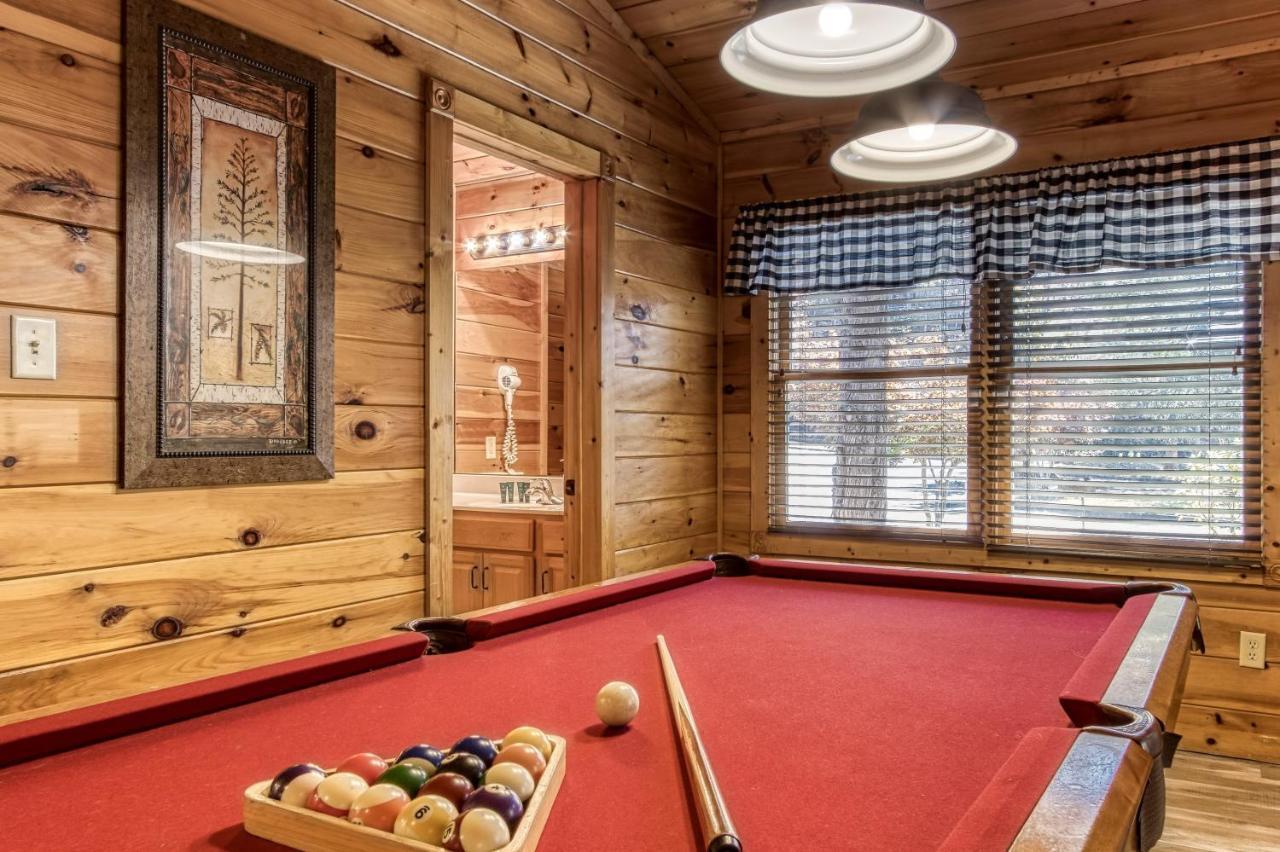 Dog Friendly, Romantic Mtn Getaway Hot Tub Pool Gatlinburg Eksteriør bilde