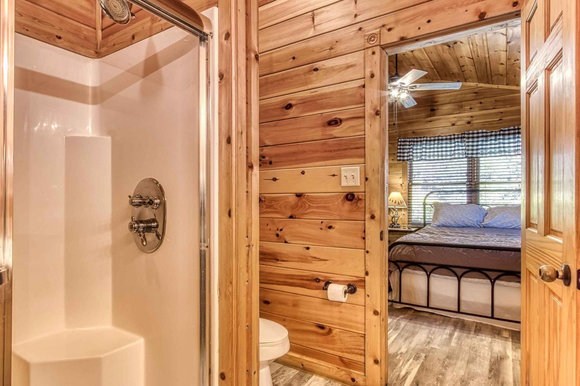 Dog Friendly, Romantic Mtn Getaway Hot Tub Pool Gatlinburg Eksteriør bilde