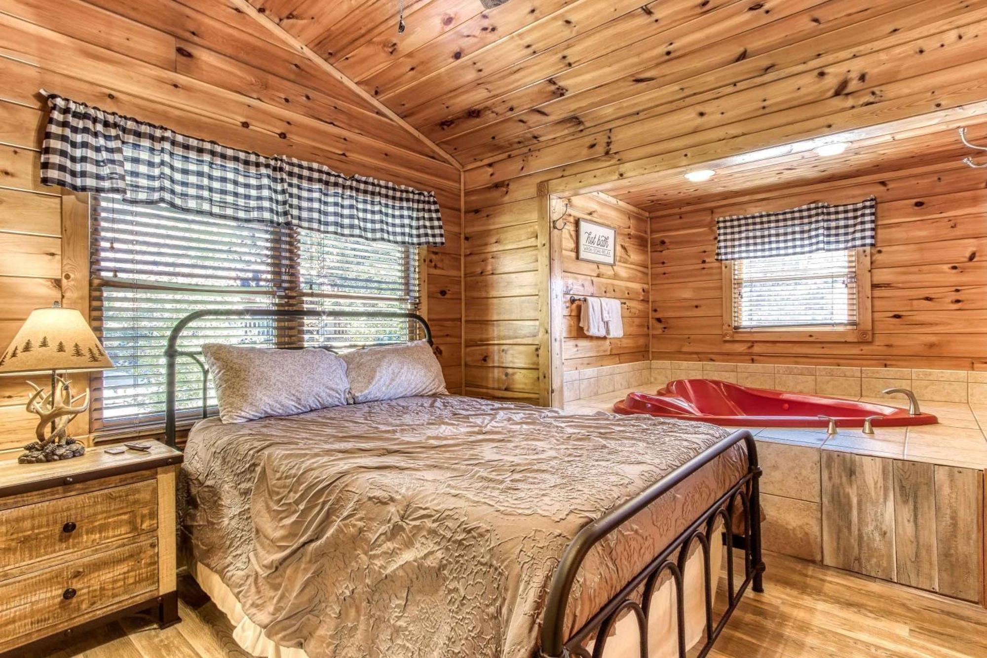 Dog Friendly, Romantic Mtn Getaway Hot Tub Pool Gatlinburg Eksteriør bilde