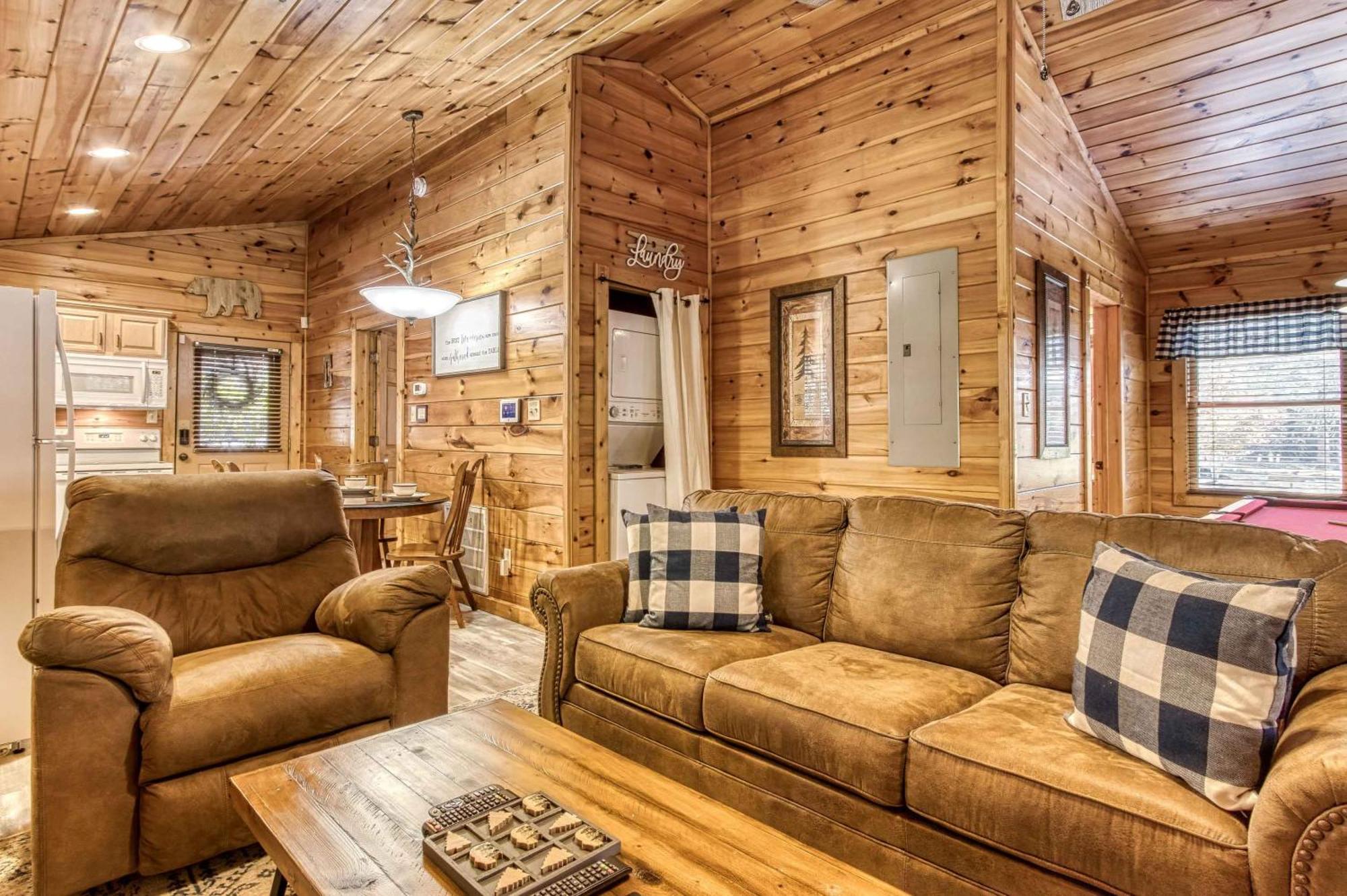 Dog Friendly, Romantic Mtn Getaway Hot Tub Pool Gatlinburg Eksteriør bilde