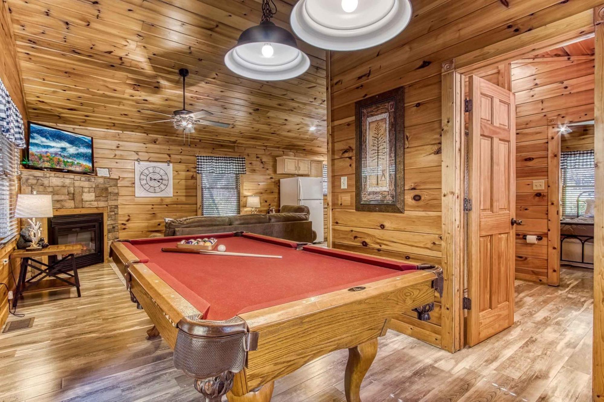 Dog Friendly, Romantic Mtn Getaway Hot Tub Pool Gatlinburg Eksteriør bilde