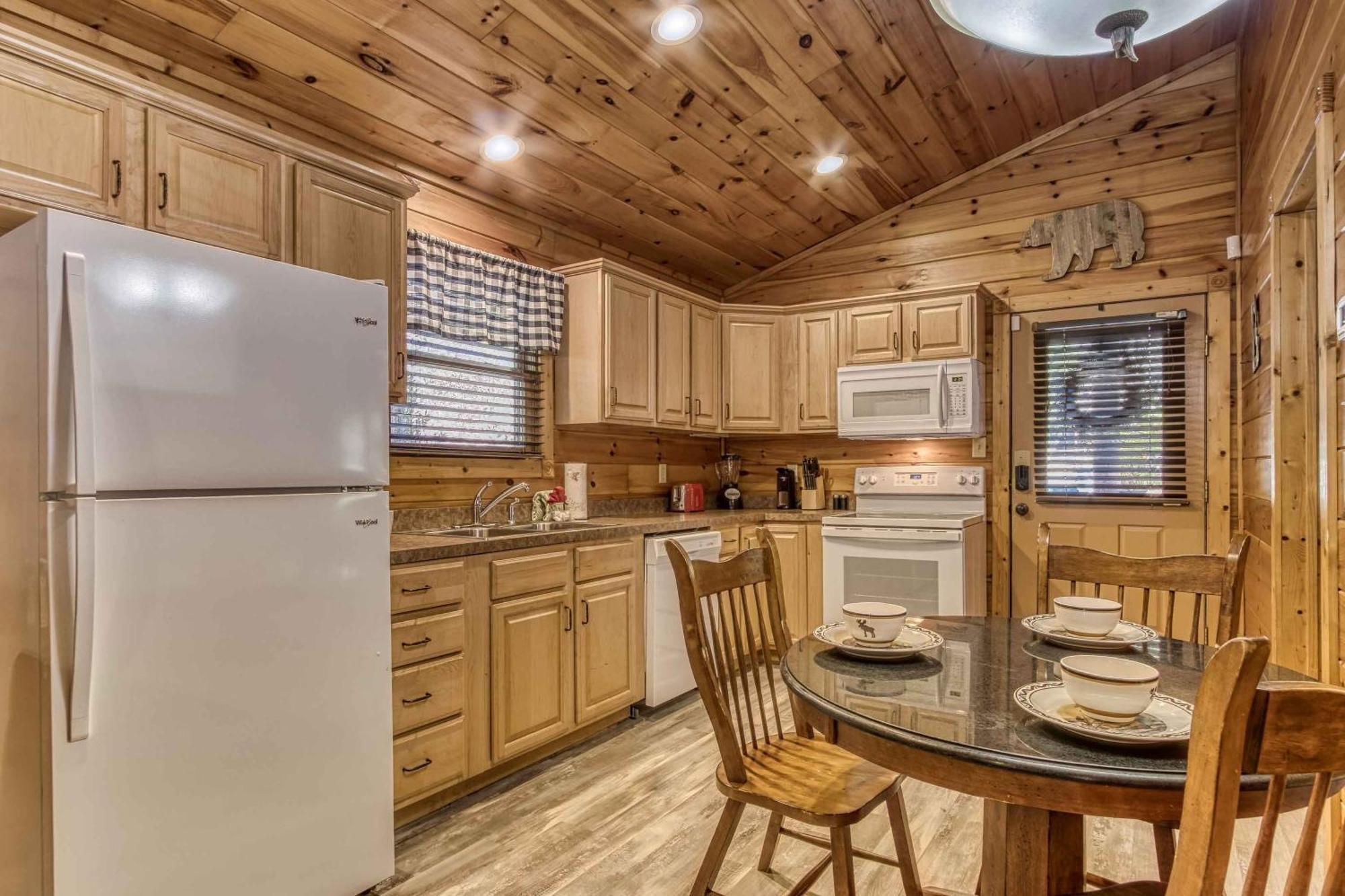 Dog Friendly, Romantic Mtn Getaway Hot Tub Pool Gatlinburg Eksteriør bilde