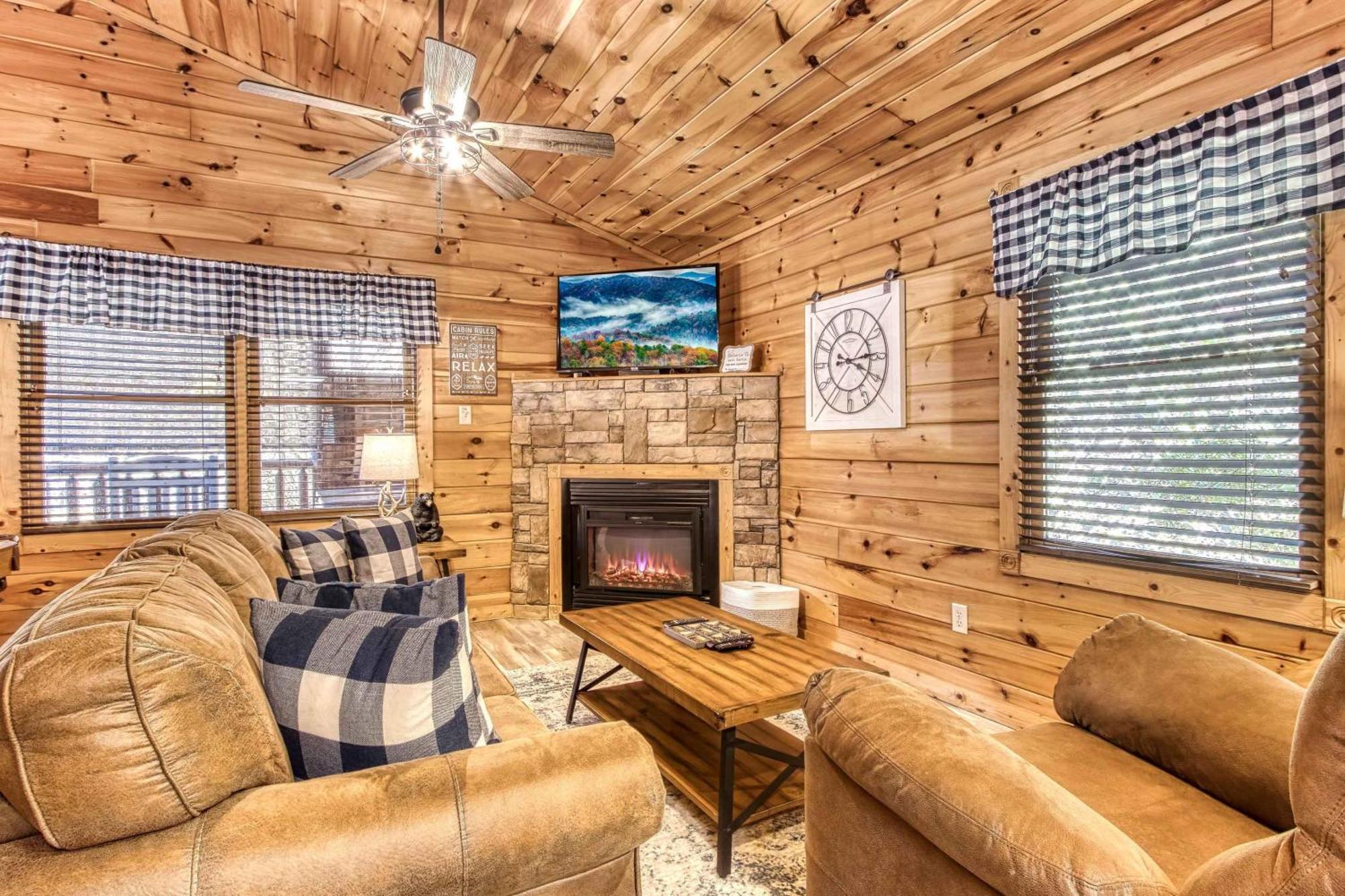 Dog Friendly, Romantic Mtn Getaway Hot Tub Pool Gatlinburg Eksteriør bilde